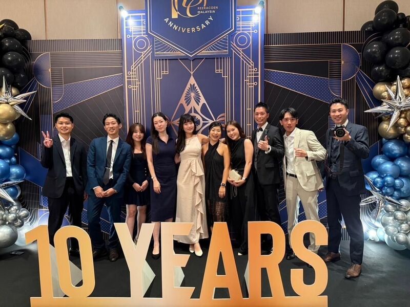 Maho, Reeracoen Malaysia Career Advisor, posing with team members at the Reeracoen Malaysia 10th anniversary Kick Off Party & Alumni Party