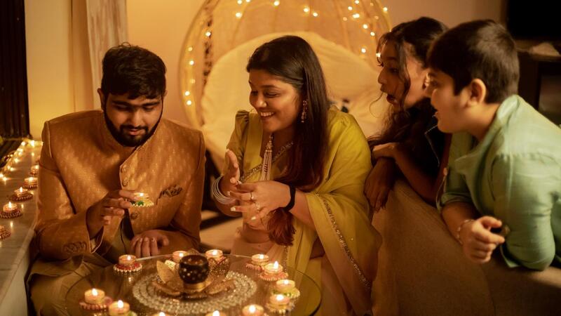 Deepavali Wishes & Messages 2026: Heartfelt Greetings for Family, Friends & Colleagues