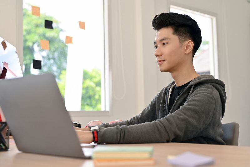 从非科技背景转型进入科技或AI领域（2026）：新加坡专业人士的现实职业指南