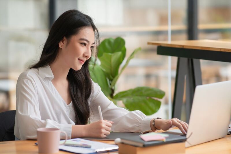 在职期间保持竞争力的聪明之道：2026年新加坡职场人士技能提升指南