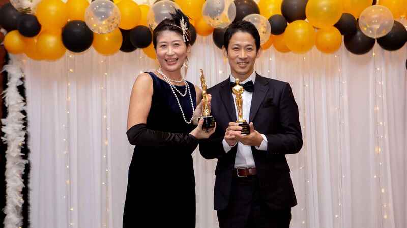 Misato-san receiving an award presented by Reeracoen's Group CEO