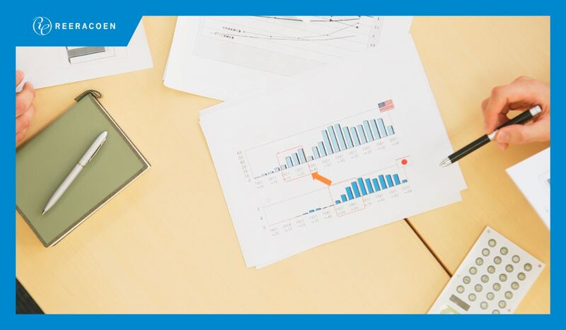 người Việt đang phân tích dữ liệu chiến dịch và tăng trưởng doanh số thương mại điện tử